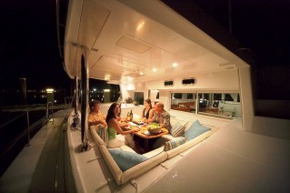 MYSTIQUE Lagoon 500 Afresco Dining